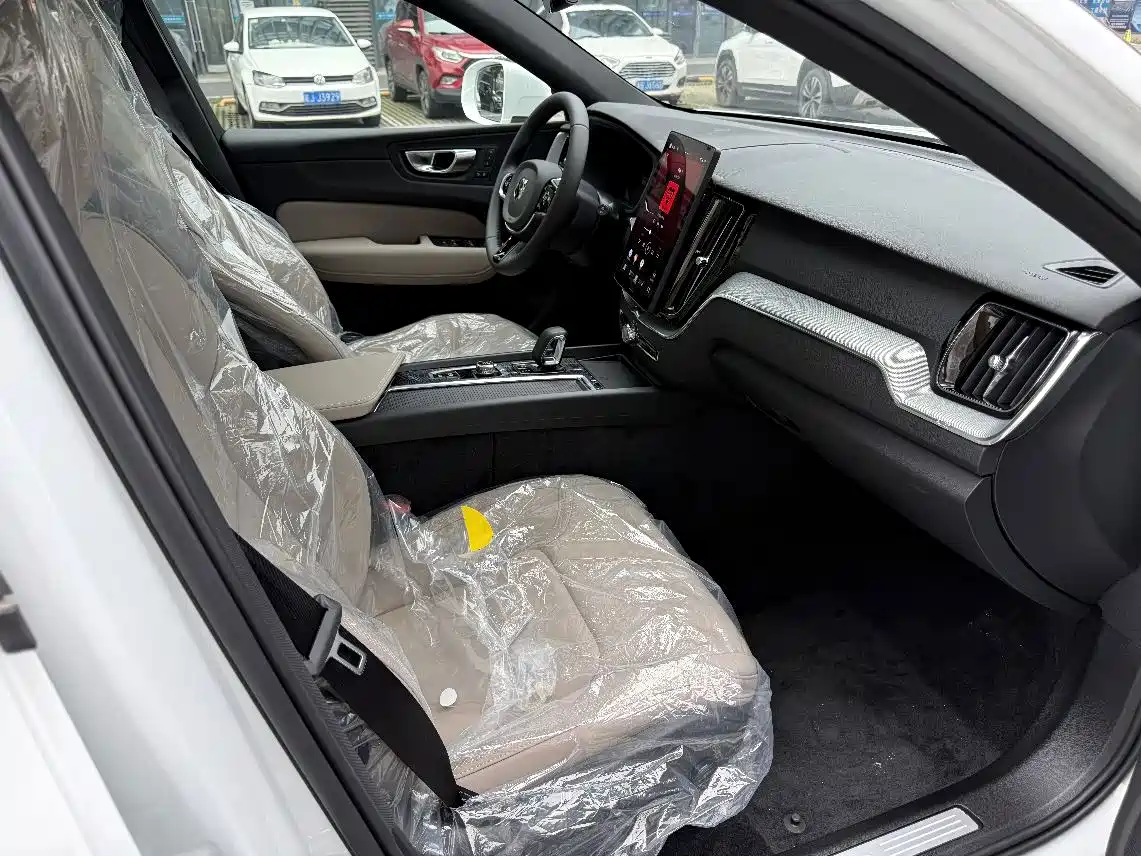 Volvo XC60 2026 2026 Model B5 AWD Smart Elite Luxury
