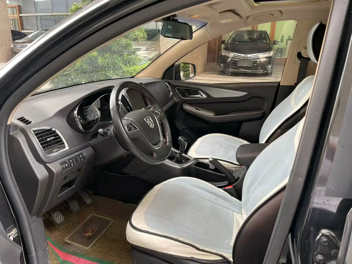 Baojun 560 2017 2016 1.5T Manual Luxury