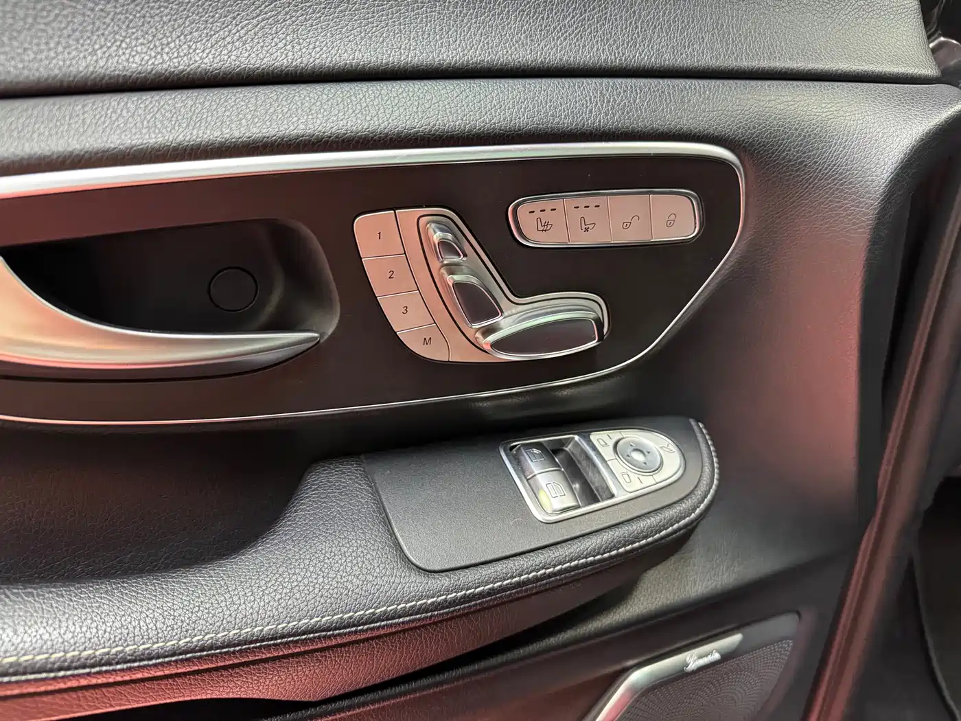 Mercedes-Benz V-Class 2017 Model V 260 L Premium Extended Edition фото 13