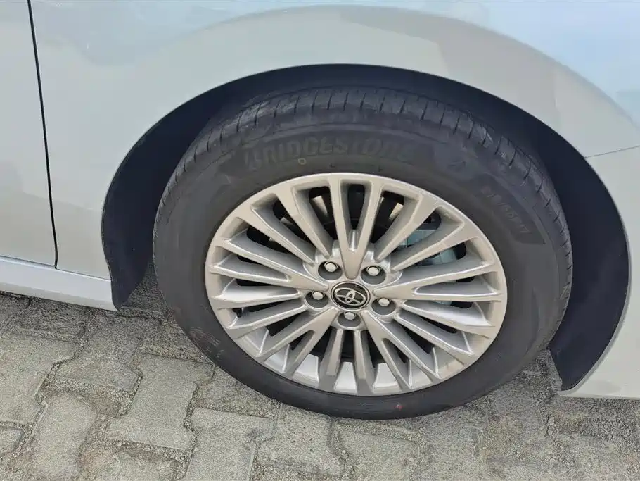 Toyota Camry 2024 Hybrid 2.0HG Premium Edition фото 6
