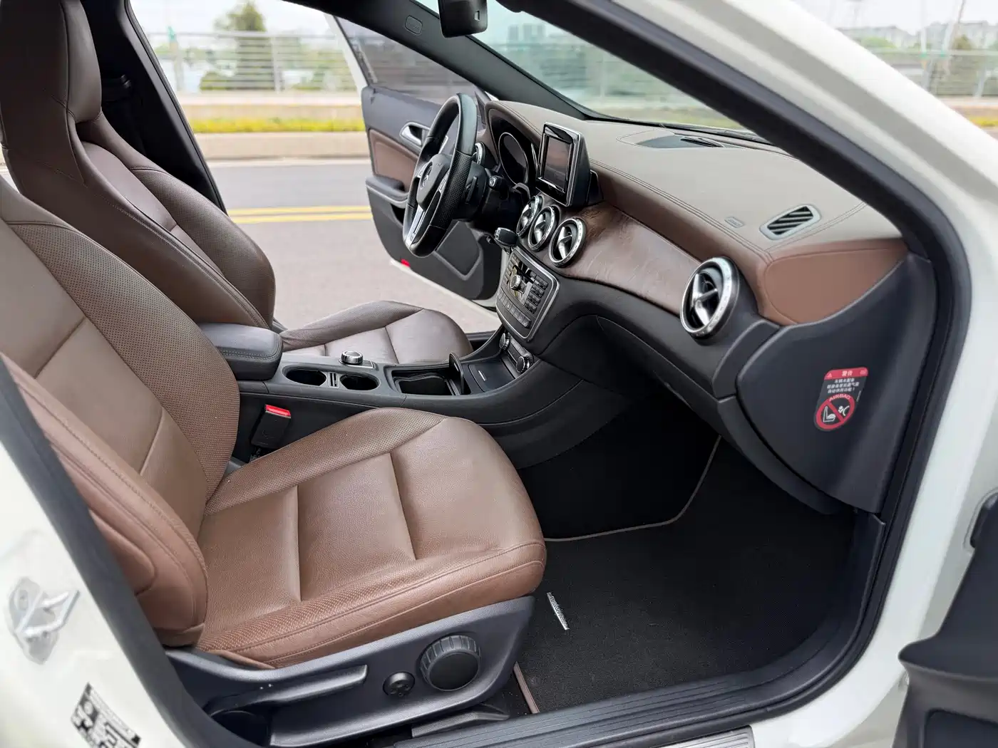 Mercedes-Benz GLA (Import) 2015 GLA 260 4MATIC фото 5
