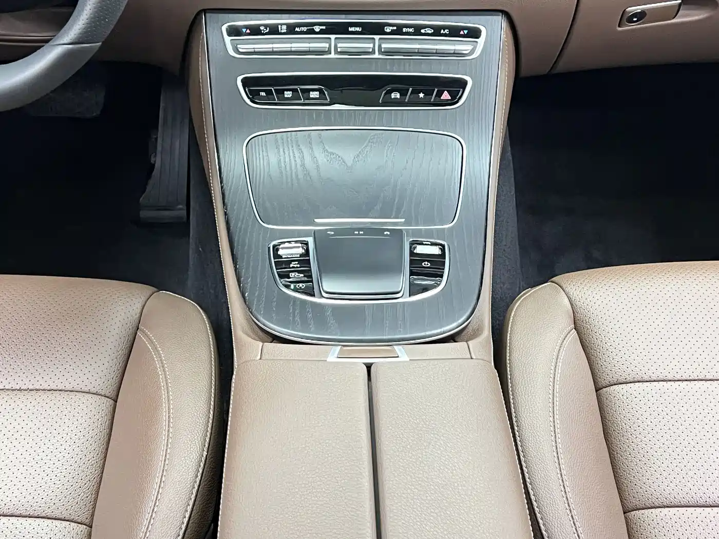 Mercedes-Benz E-Class 2021 E 300 L Sport Fashion фото 21