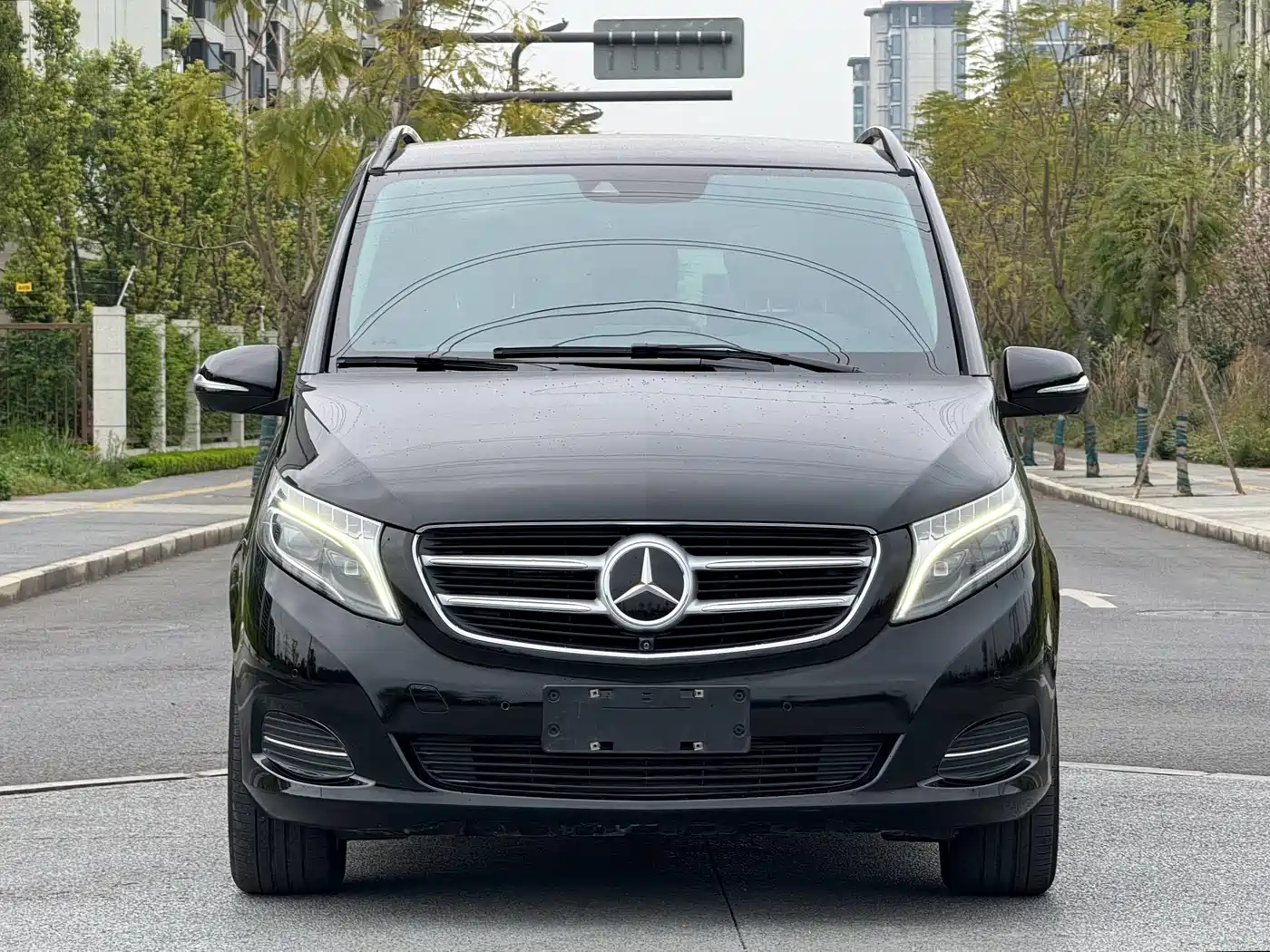 Mercedes-Benz V-Class 2017 Model V 260 L Premium Extended Edition фото 2
