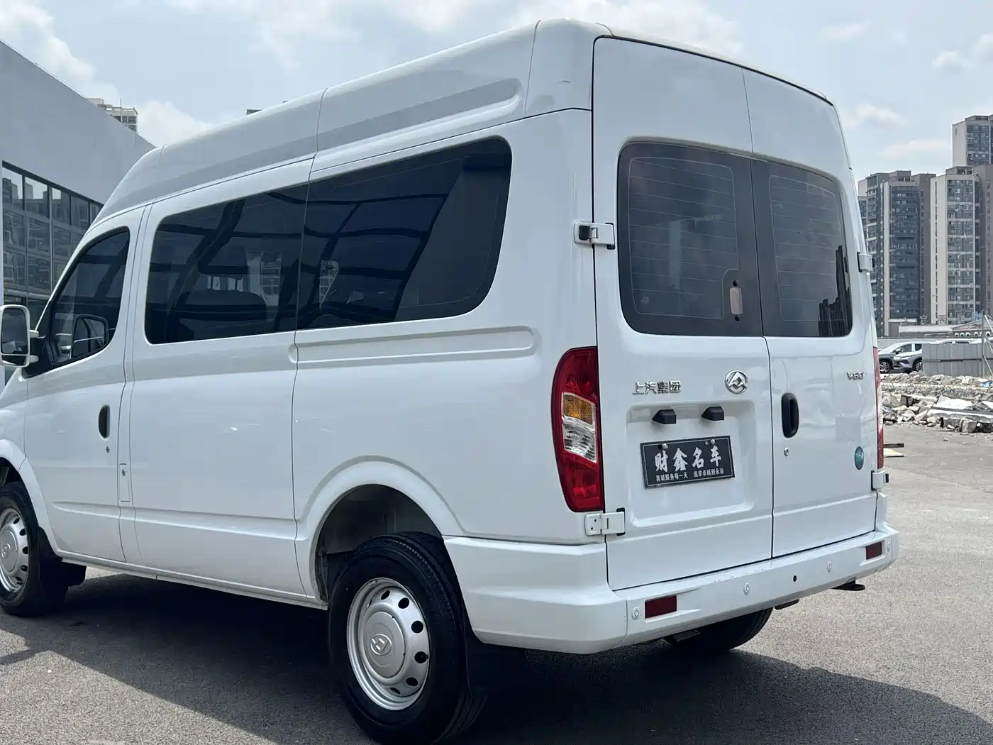 SAIC Maxus Xintu V80 2024 2023 2.0T Manual Classic Aoyun Short Wheelbase Medium Roof 5/6 Seats