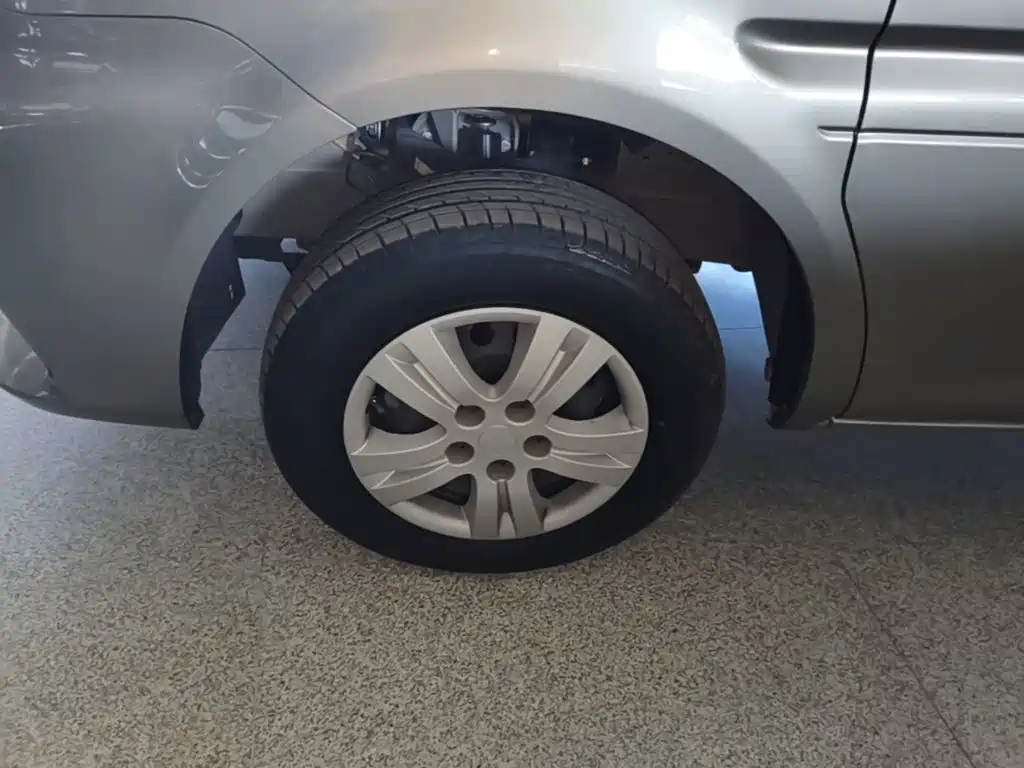 Dongfeng Fengxing Lingzhi 2025 2023 M5 1.6L Utility 5-Seater