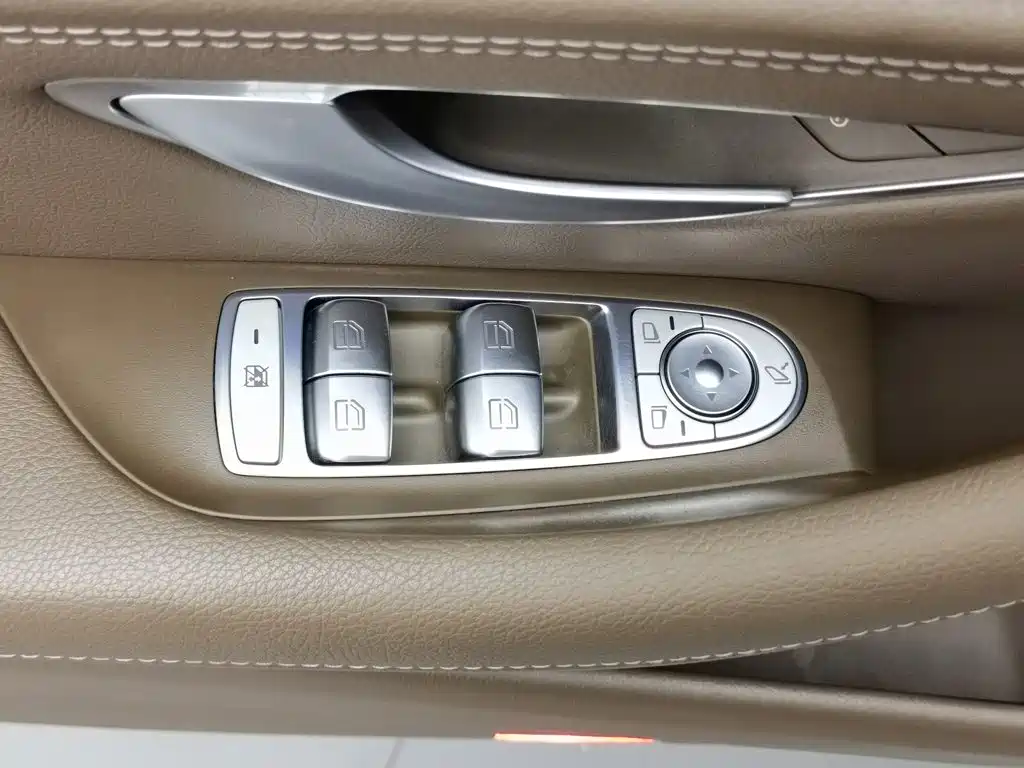Mercedes-Benz E-Class, миниатюра 9