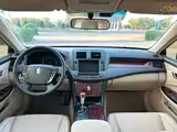 Photo 9 - Toyota Crown