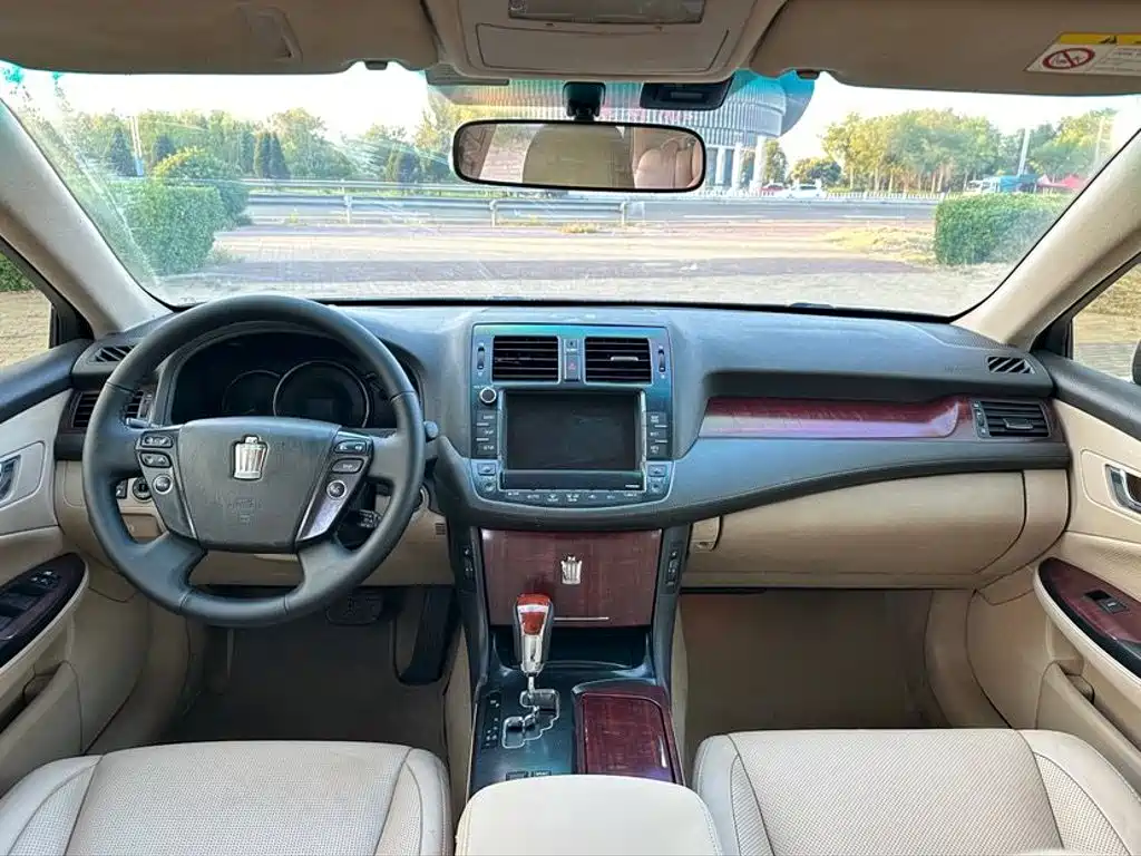 Photo 9 - Toyota Crown