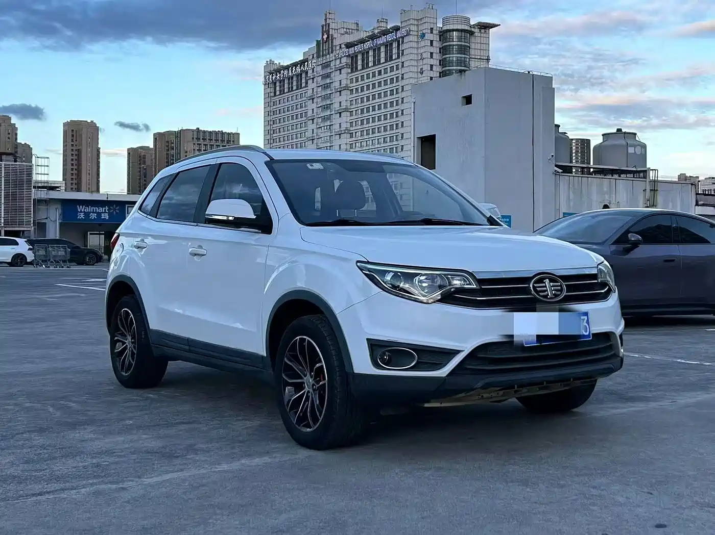 FAW Senya R7 2016 2016 1.6L Manual Luxury