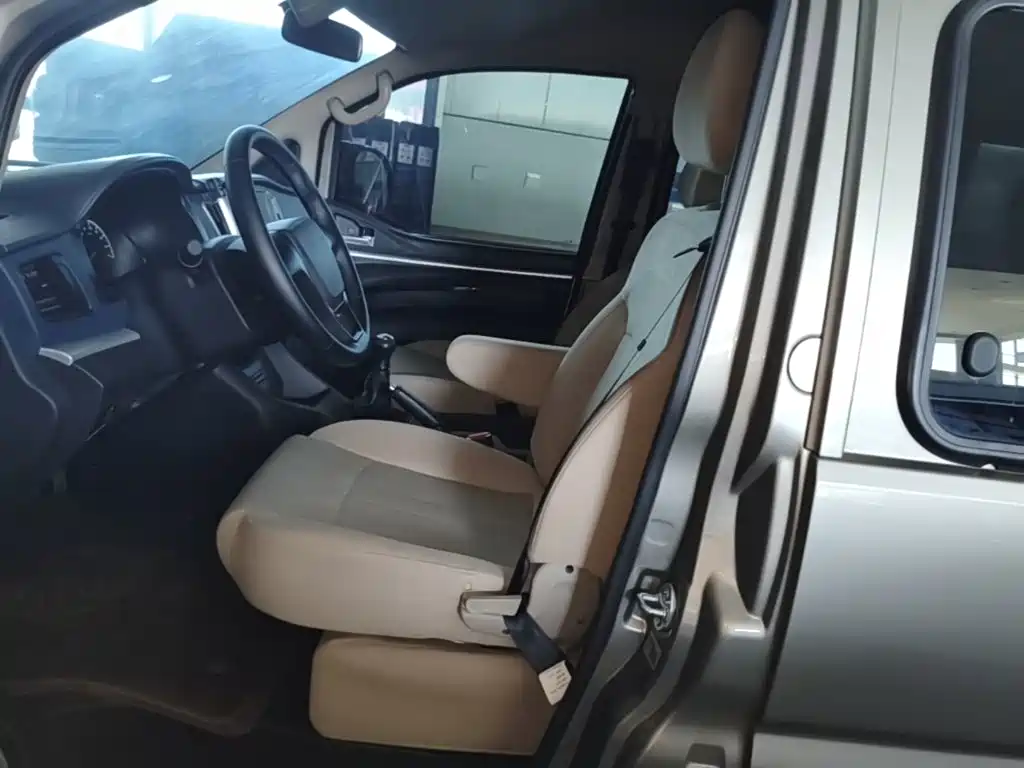 Dongfeng Fengxing Lingzhi 2025 2023 M5 1.6L Utility 5-Seater