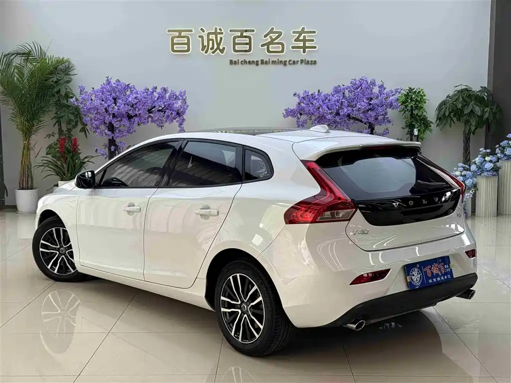 Фото 7 - Volvo V40
