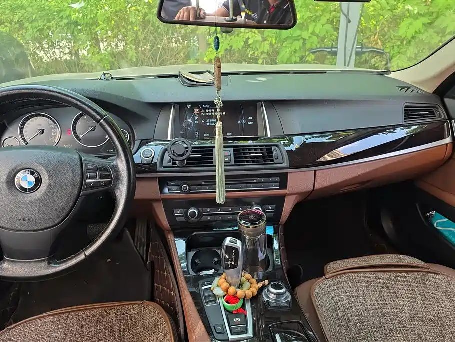 BMW 5 Series 2014 525Li Leading фото 13