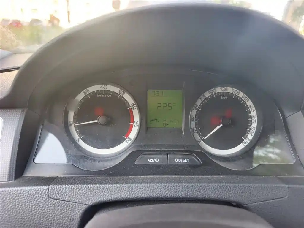 Škoda Rapid 2018 1.4L Manual Standard Edition фото 4