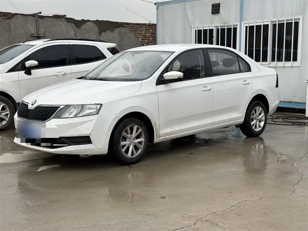 Škoda Rapid 2018 1.4L Manual Standard Edition фото 2
