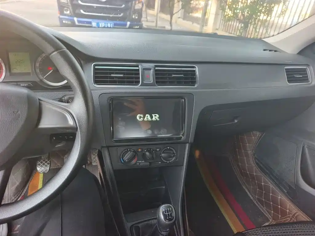 Škoda Rapid 2018 1.4L Manual Standard Edition фото 6