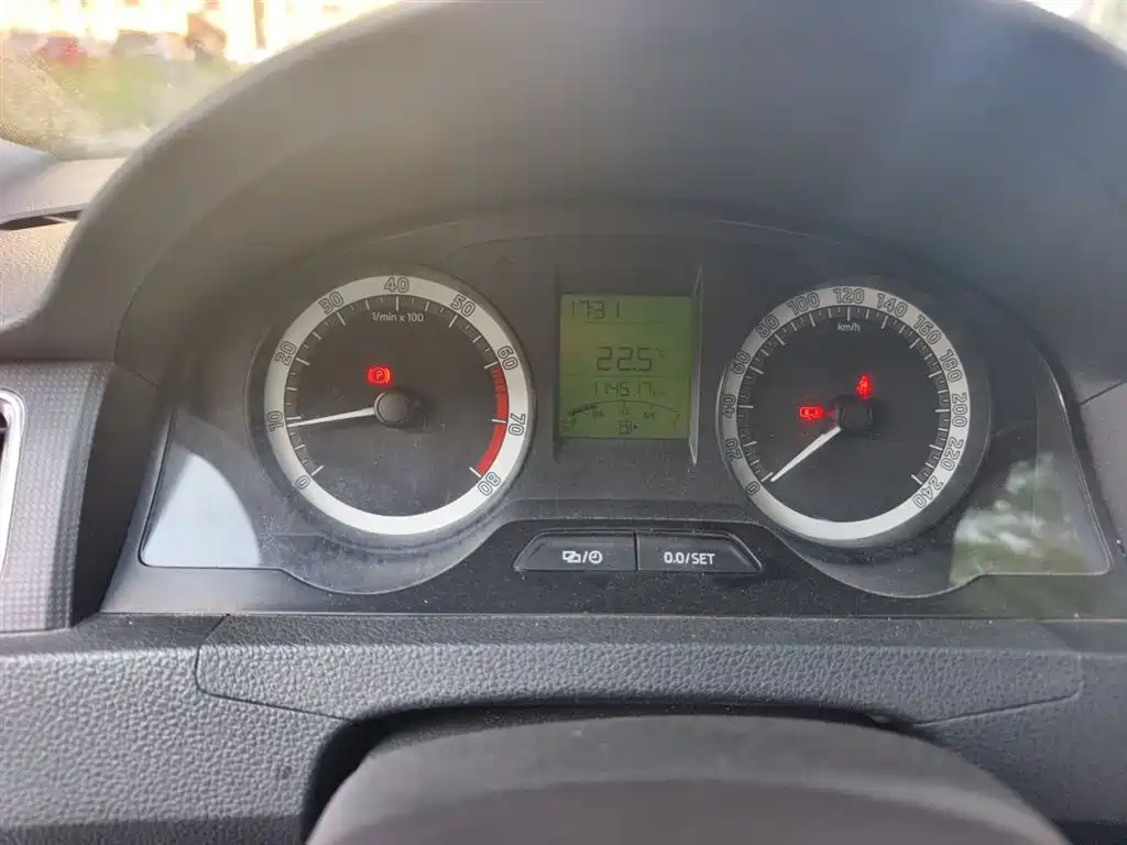 Škoda Rapid 2018 1.4L Manual Standard Edition фото 5