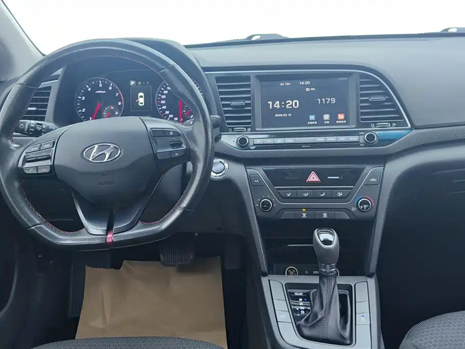 Hyundai Elantra 2018 1.4T DCT Dynamic·Vitality Model фото 12