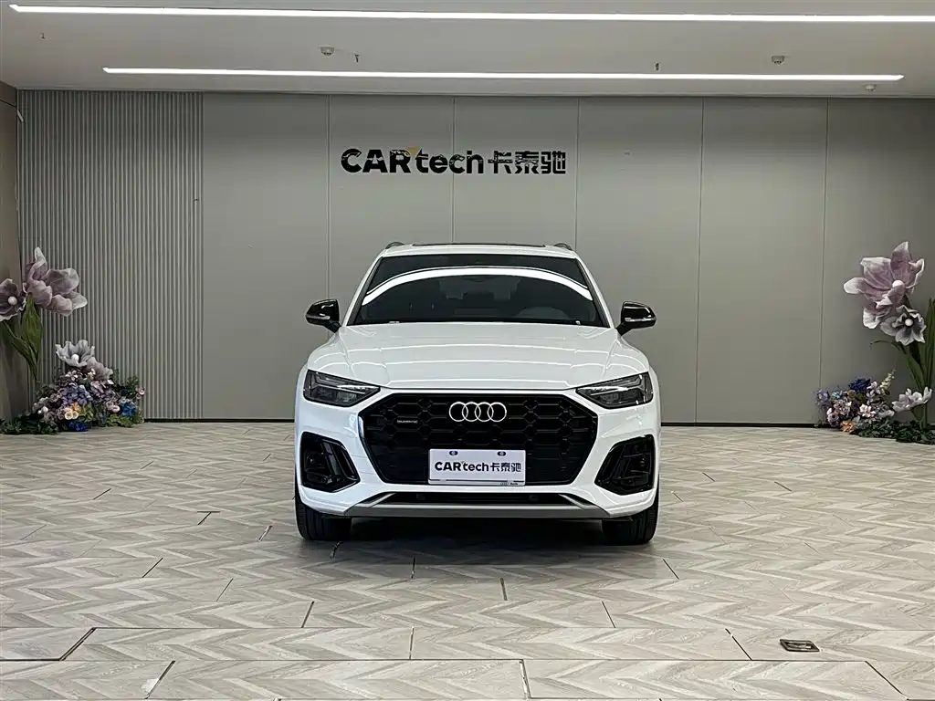 Audi Q5L 2024 Model 40 TFSI Luxury Dynamic фото 3
