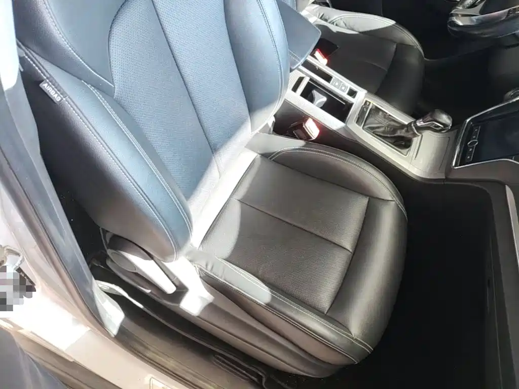 Фото 25 - Roewe RX5