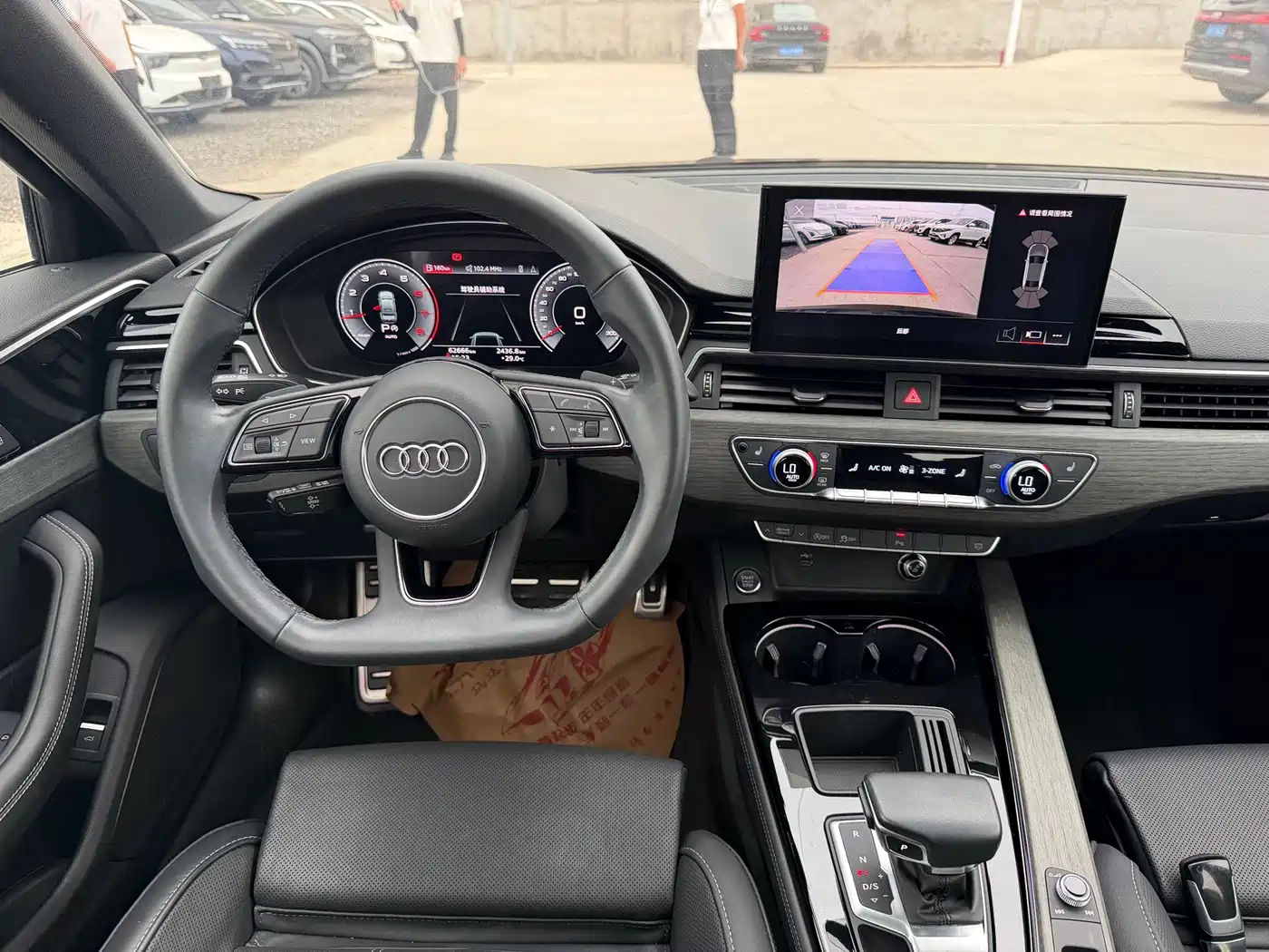 Фото 10 - Audi A4L