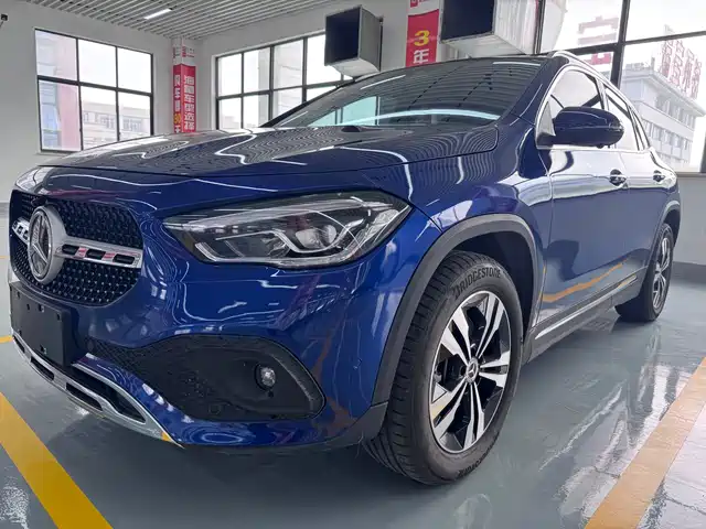 MERCEDES-BENZ GLA