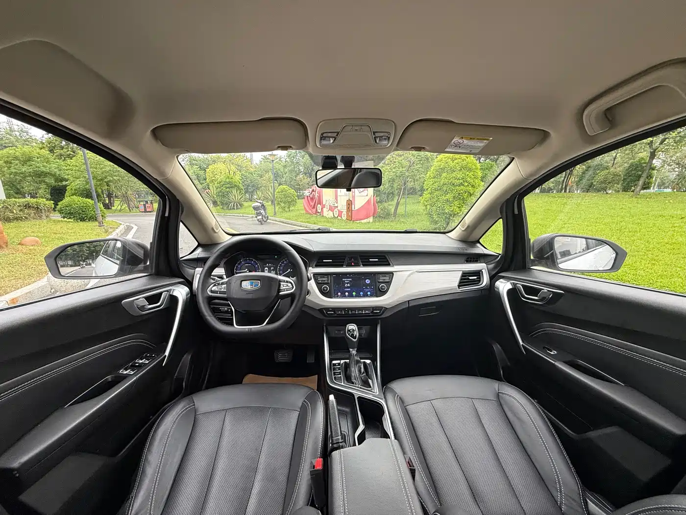 Фото 17 - Geely Vision X3