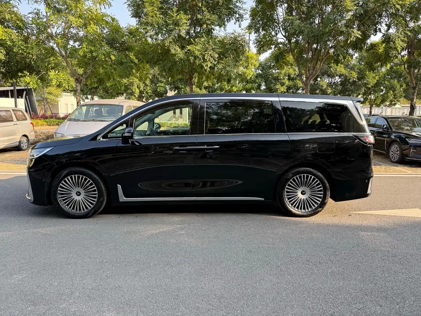 Voyah Auto Voyah Dreamer 2025 PHEV 4WD Kunpeng Premium Edition фото 2