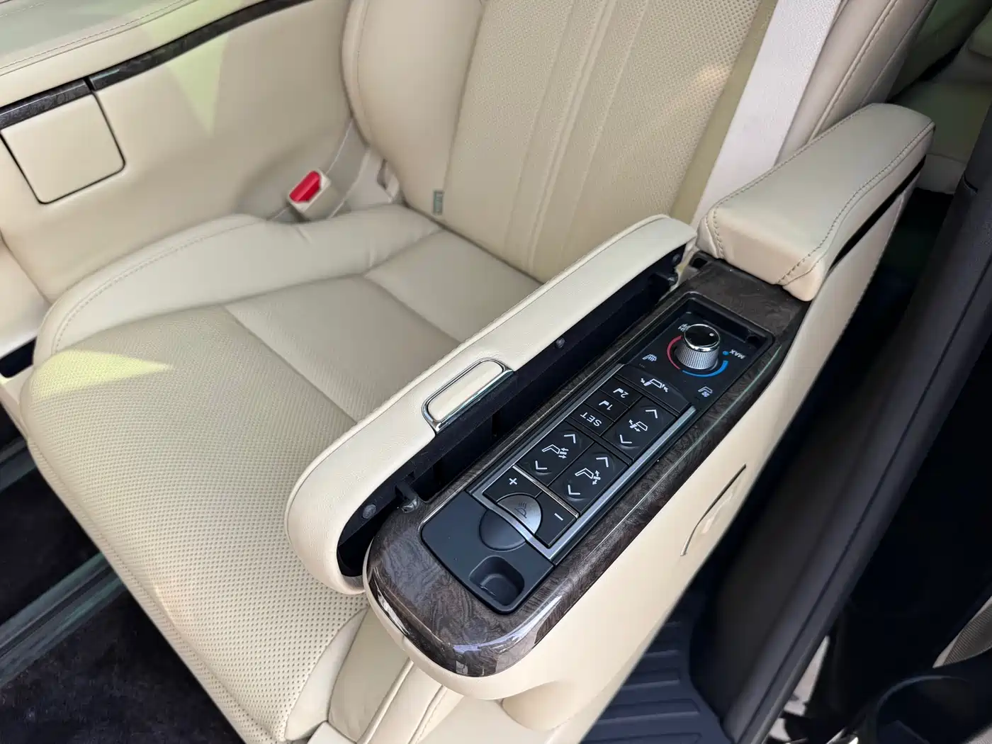 Toyota Alphard 2020 Hybrid 2.5L Premium Edition фото 9