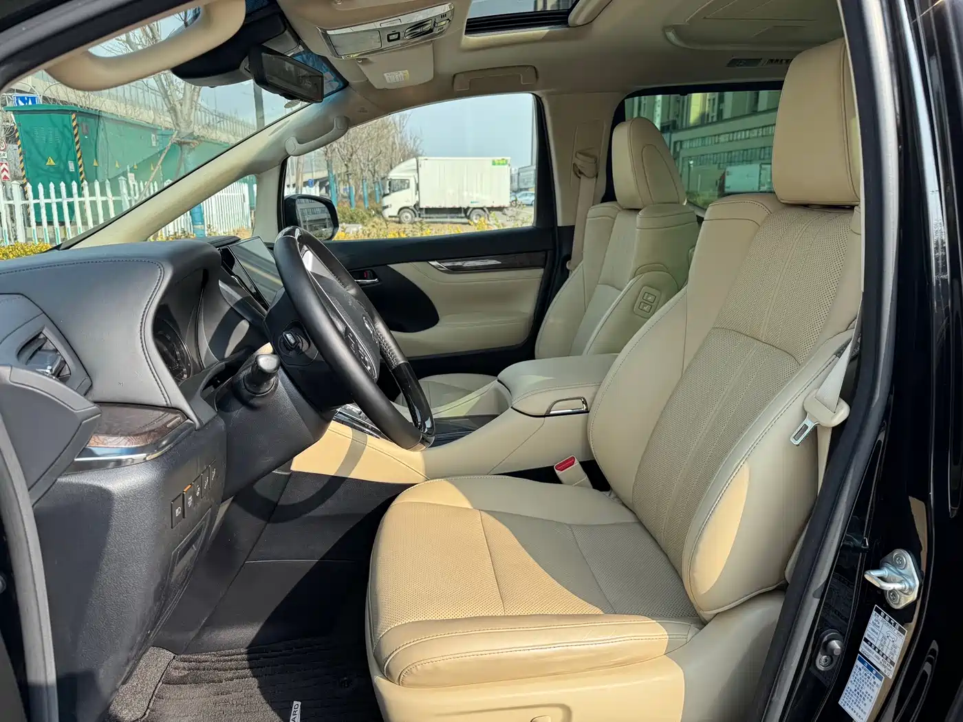 Toyota Alphard 2020 Hybrid 2.5L Premium Edition фото 4