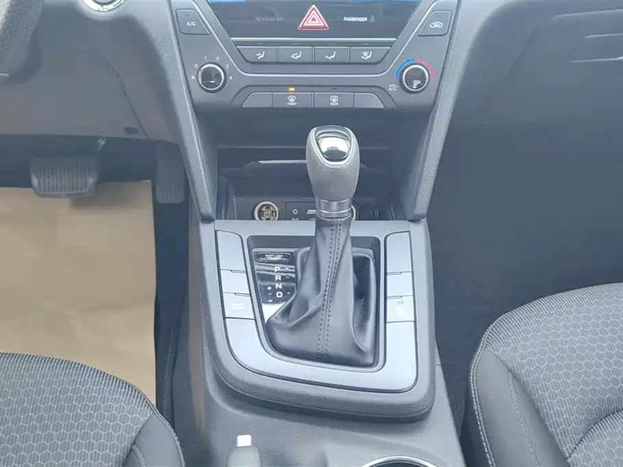 Hyundai Elantra 2018 1.4T DCT Dynamic·Vitality Model фото 16