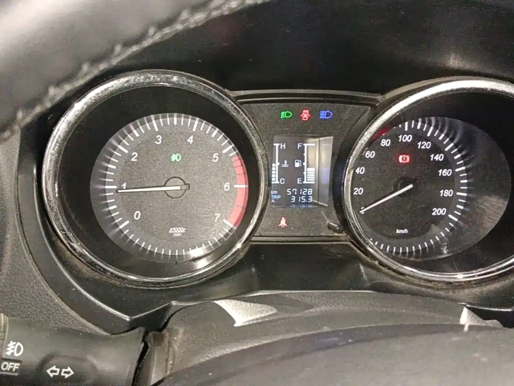 BAIC Huansu S3 2015 2014 1.5L Luxury (China IV)