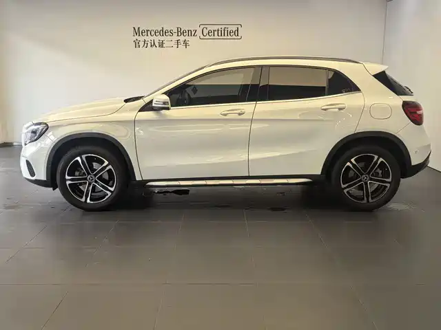 Mercedes-Benz GLA 2018 GLA 200 Fashion — фото 2