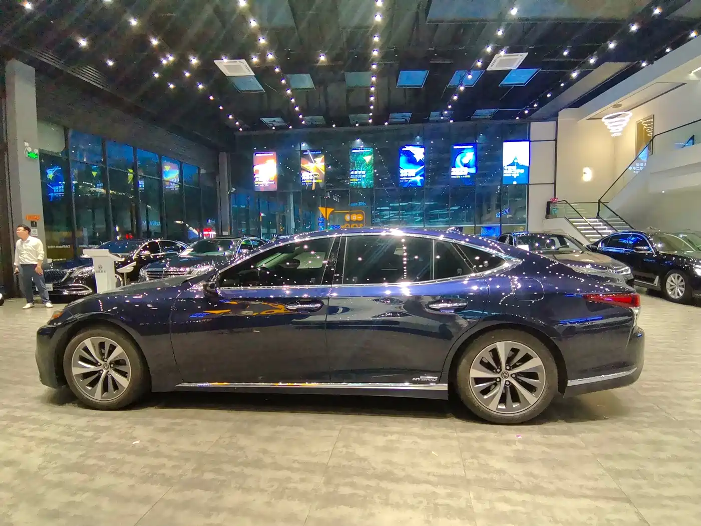 Lexus LS 2020 500h Excellence (China VI) фото 3