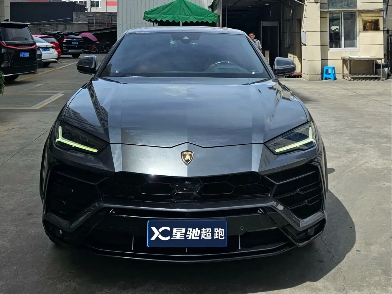 Фото 1 - Lamborghini Urus