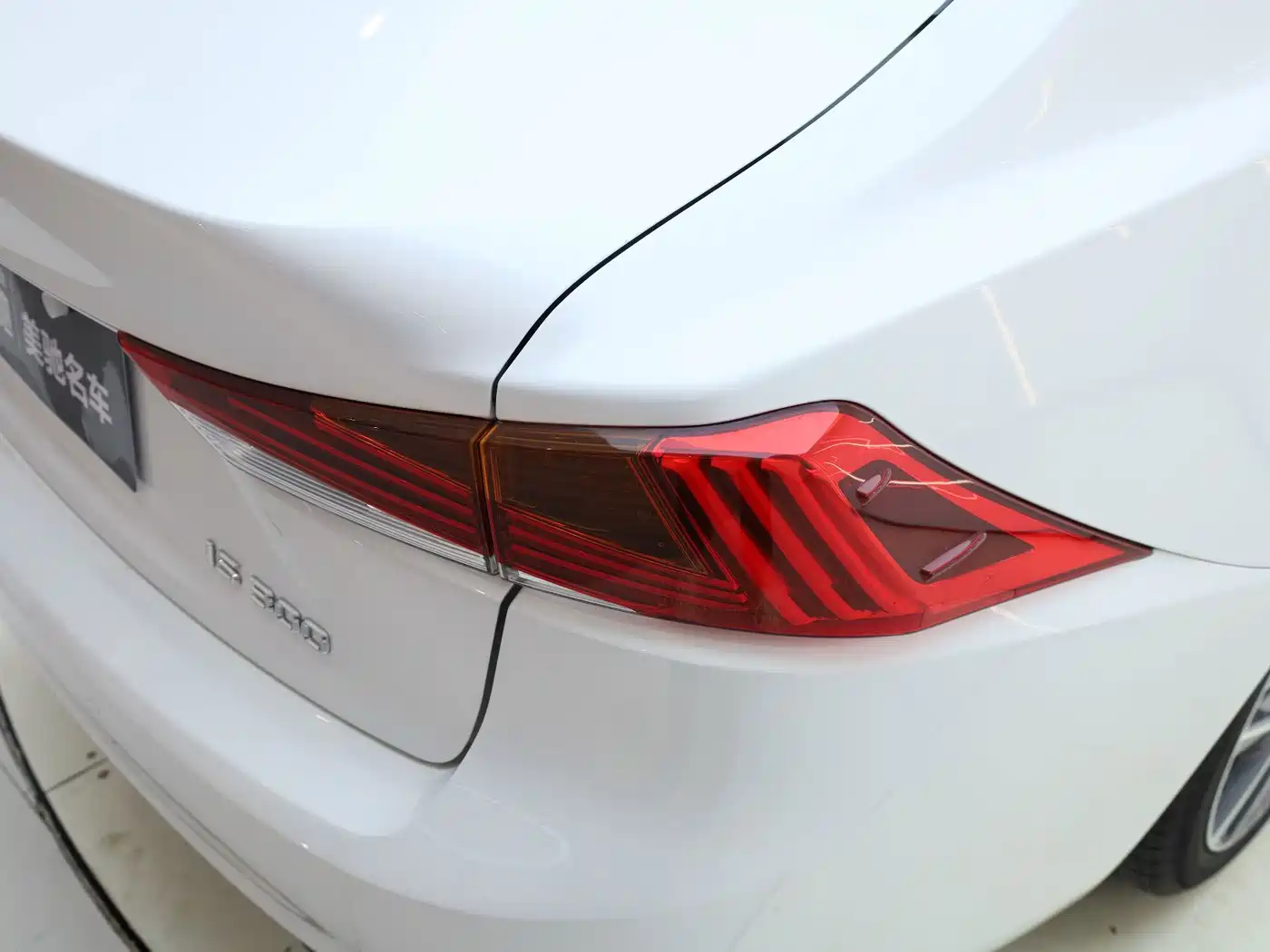 Фото 6 - Lexus IS