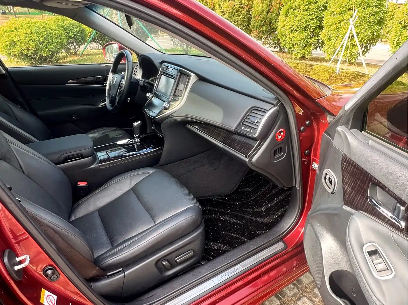 Toyota Crown 2015 2.5L Fashion Limited Edition фото 10