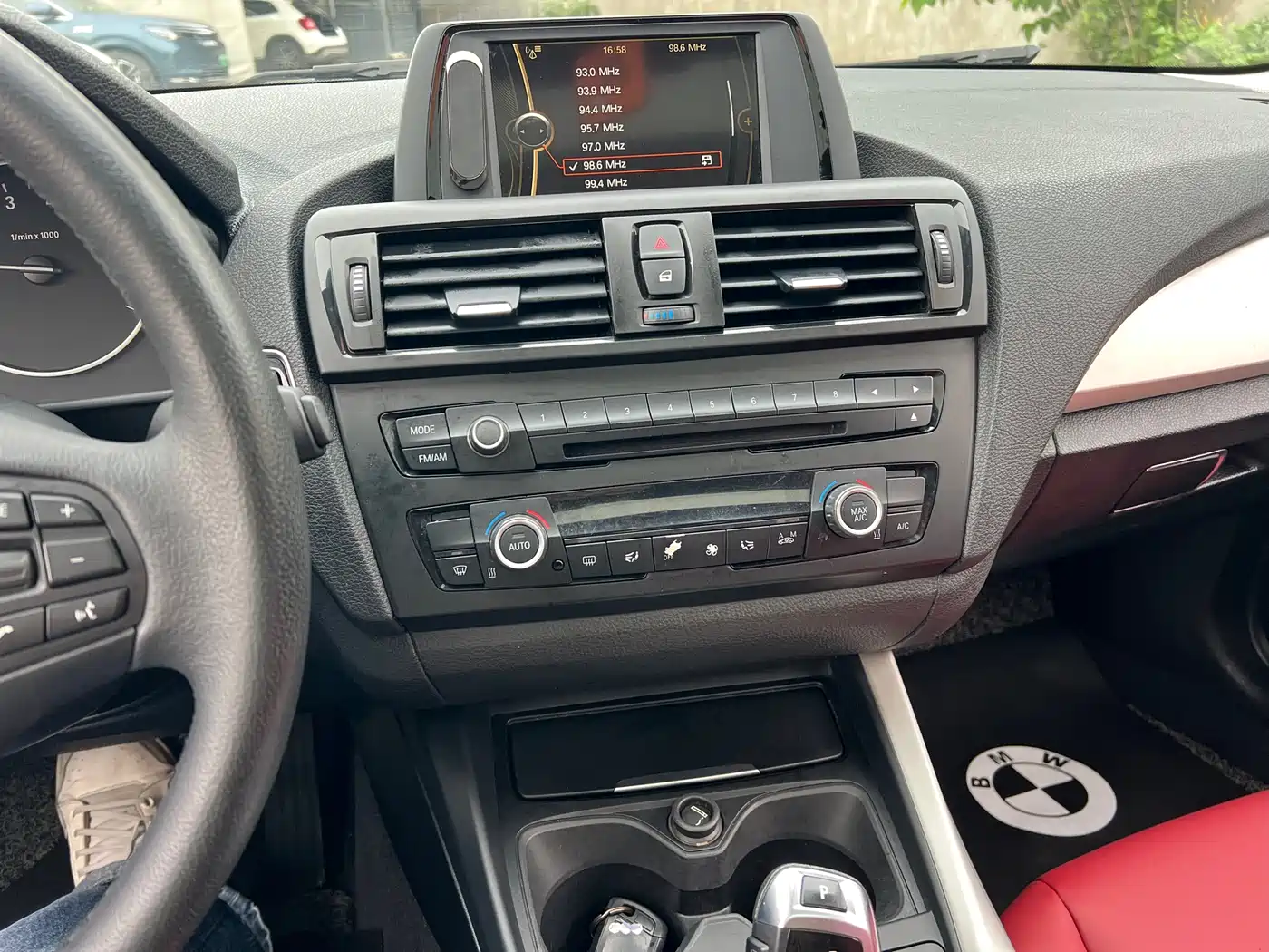 BMW 1 Series (Import) 2013 Facelift 118i Leading Model фото 5