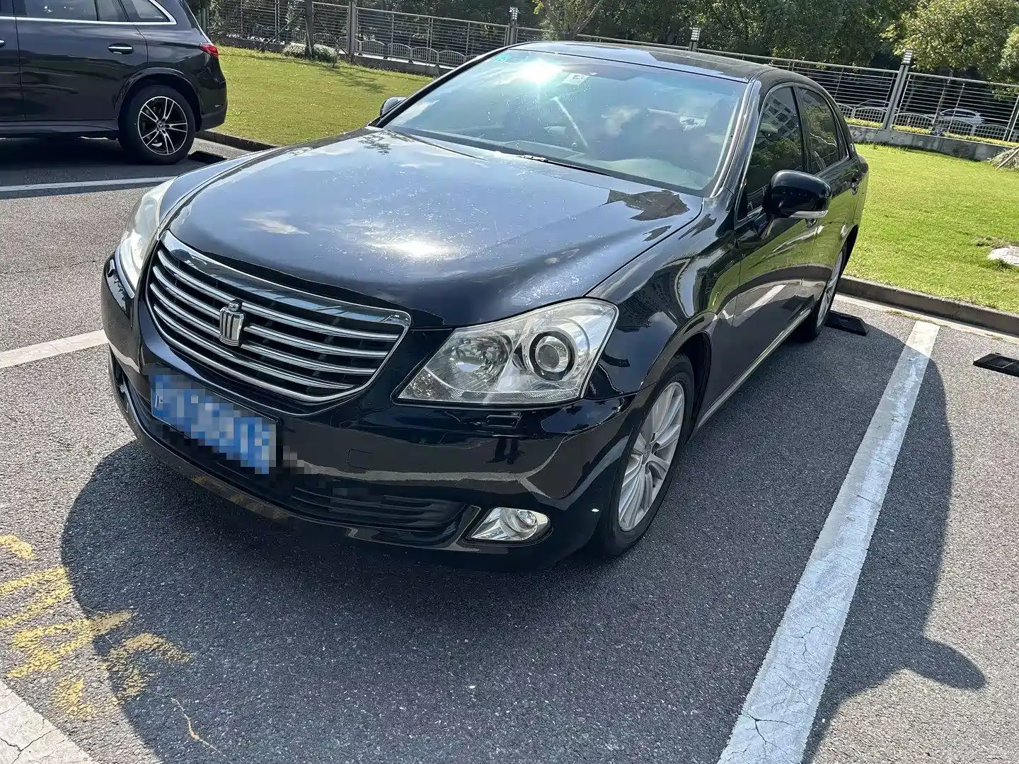 Photo 1 - Toyota Crown