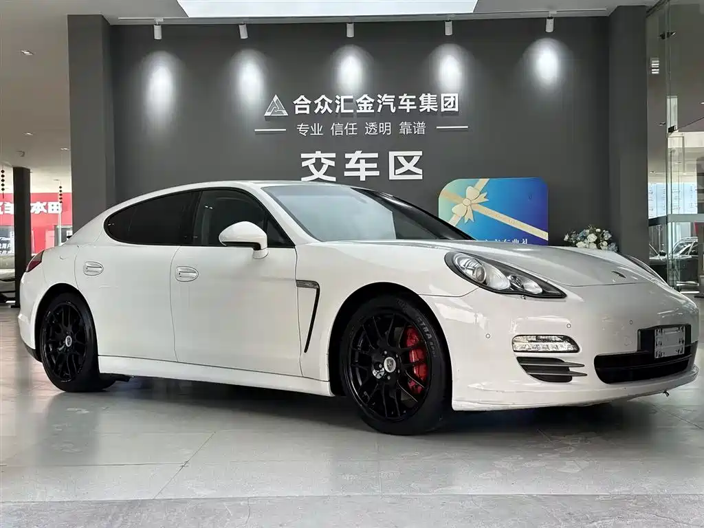 Porsche Panamera 2010 Panamera 4 3.6L фото 3