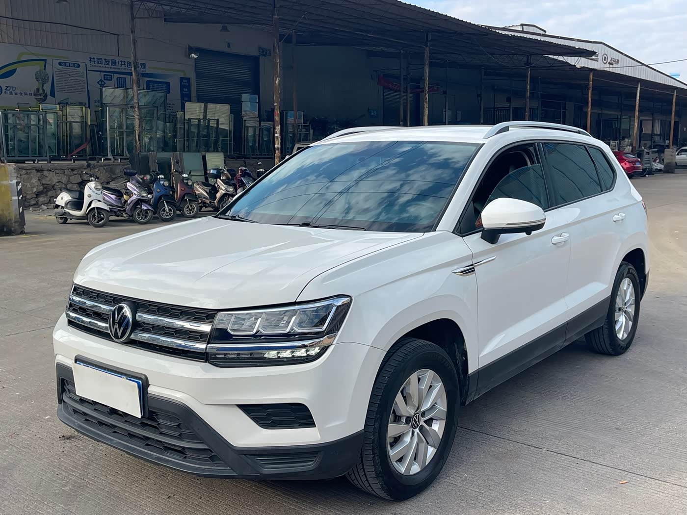 Volkswagen Tharu