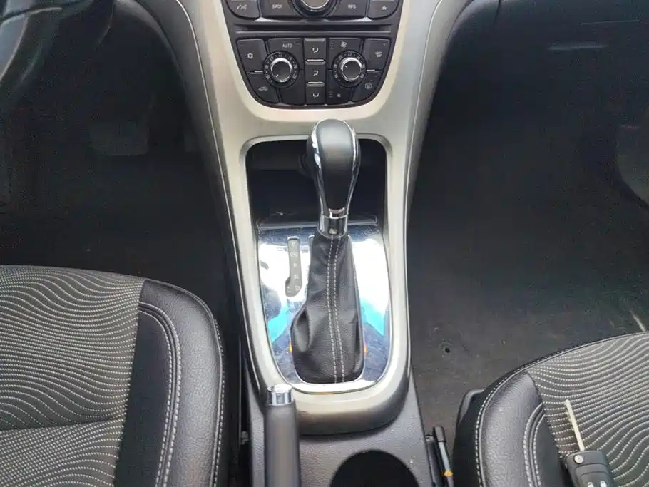 Buick Excelle 2012 2010 XT 1.6L Automatic Fashion