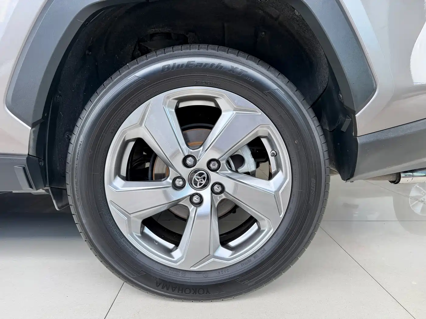 Фото 19 - Toyota RAV4