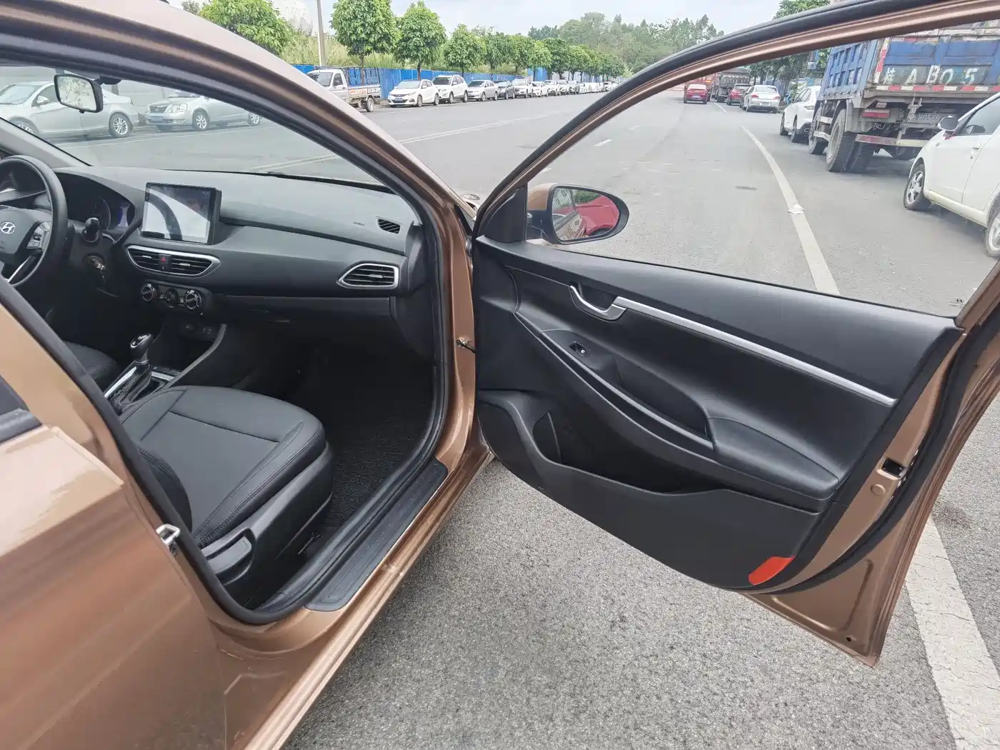 Hyundai Elantra 2018 1.6L Automatic Value Edition GLS China VI фото 14