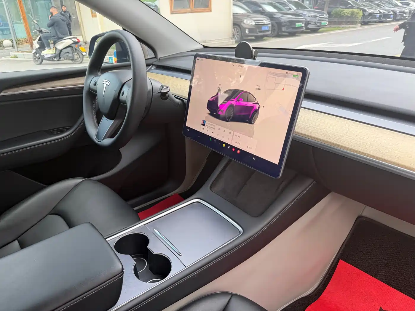 TESLA MODEL Y