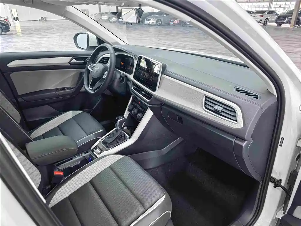 VOLKSWAGEN T-ROC EXPLORING SONGS