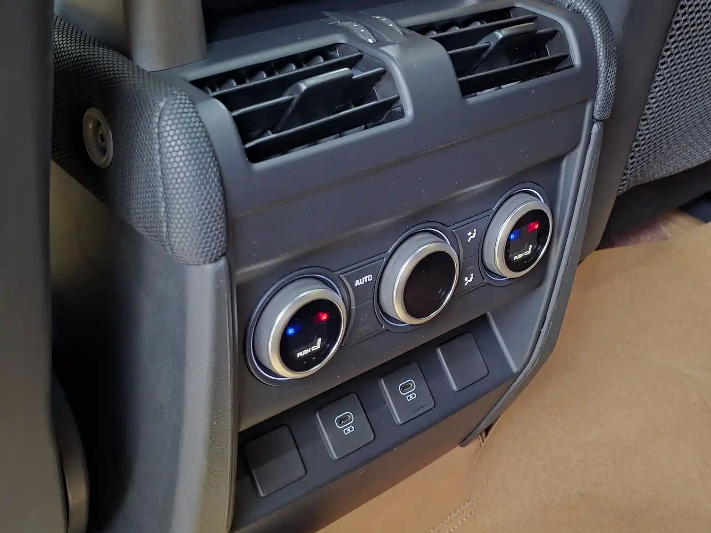 Land Rover Defender 2024 110 5.0T V8 фото 21