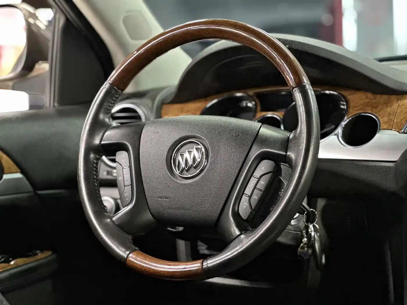 Buick Enclave 2010 3.6L Elite Edition фото 21
