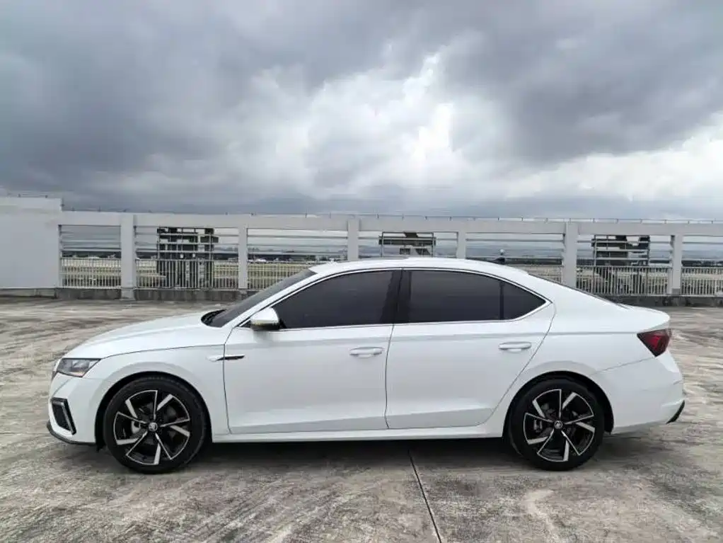 Фото 2 - Škoda Octavia