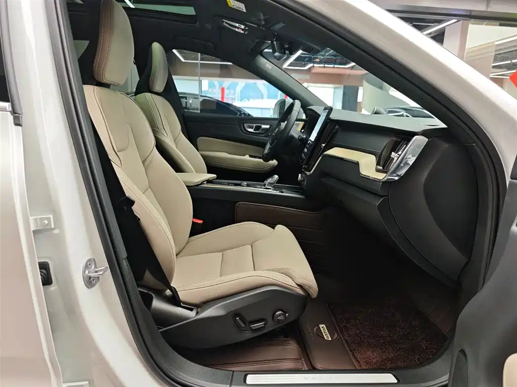 Фото 11 - Volvo XC60