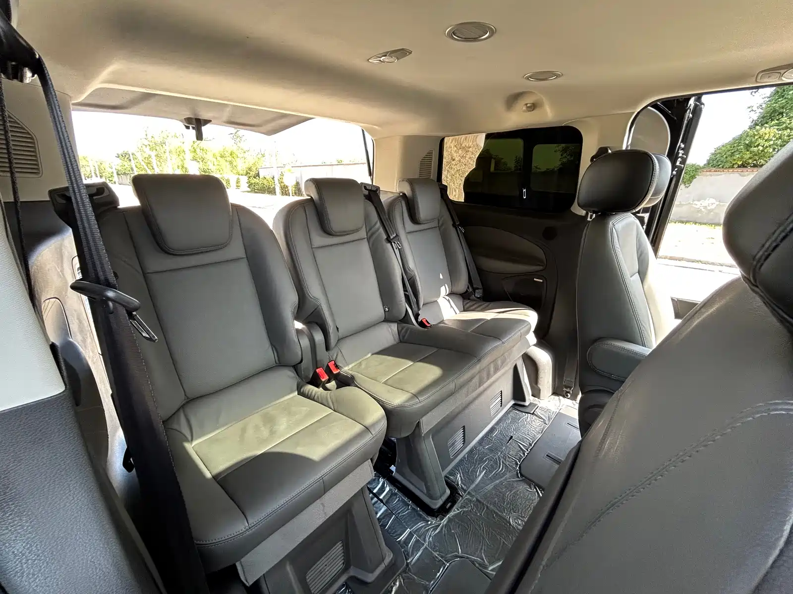 صورة 13 - Ford Tourneo